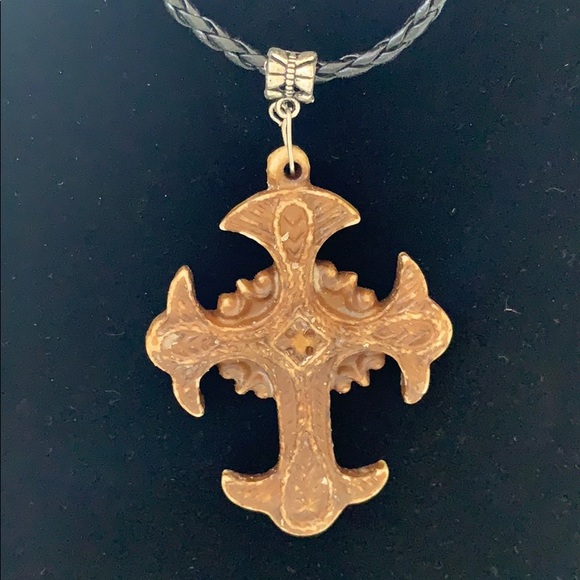 Ornate cross necklace - Picture 2 of 7